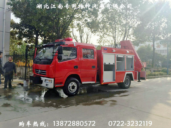 東風(fēng)搶險(xiǎn)救援消防車(chē)